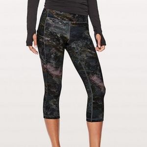 Lululemon Speed Up Crop 21" EUC 6 Radiant Multi